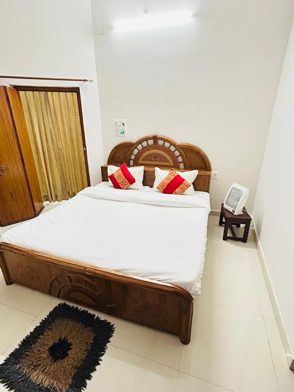 Yk Villa Varanasi